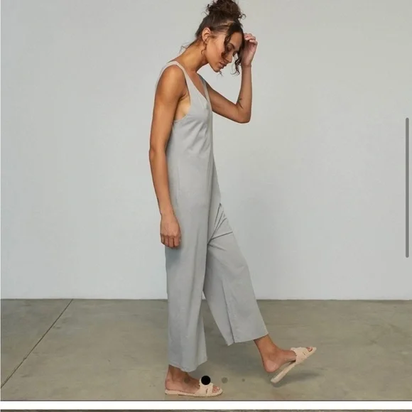 Lunya Gray Sleeveless Jumpsuit with Wide-Leg Design - Picture 2 of 5